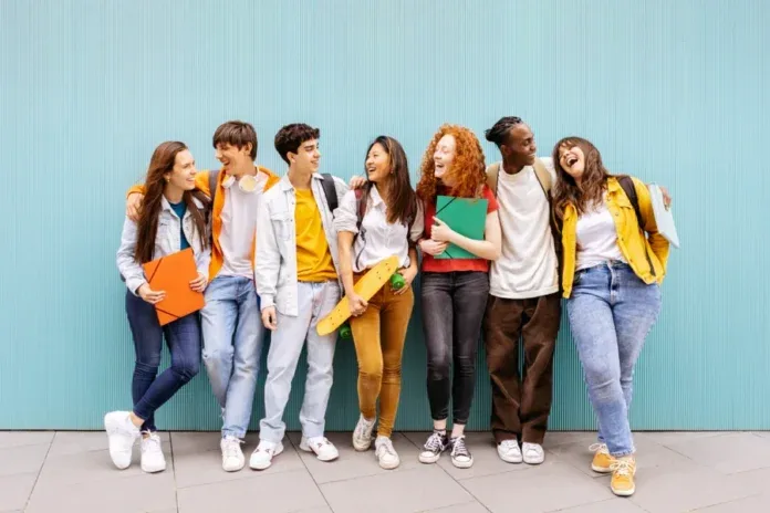 etudiants-jeunes-adolescents-696x464.webp